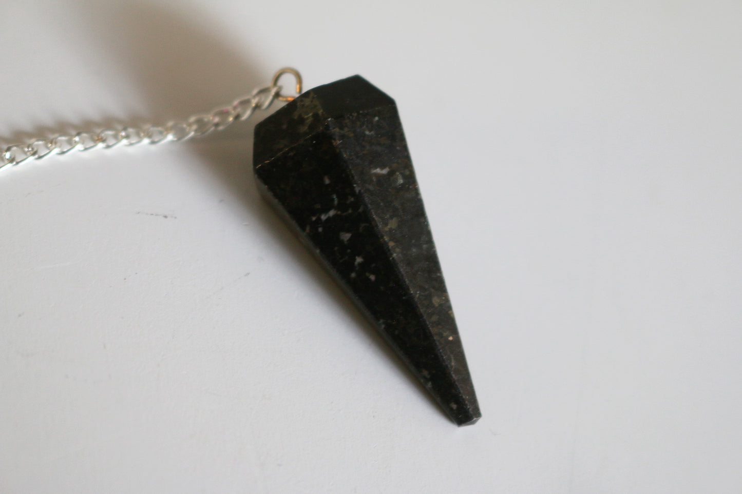 Pendulum | Nuummite