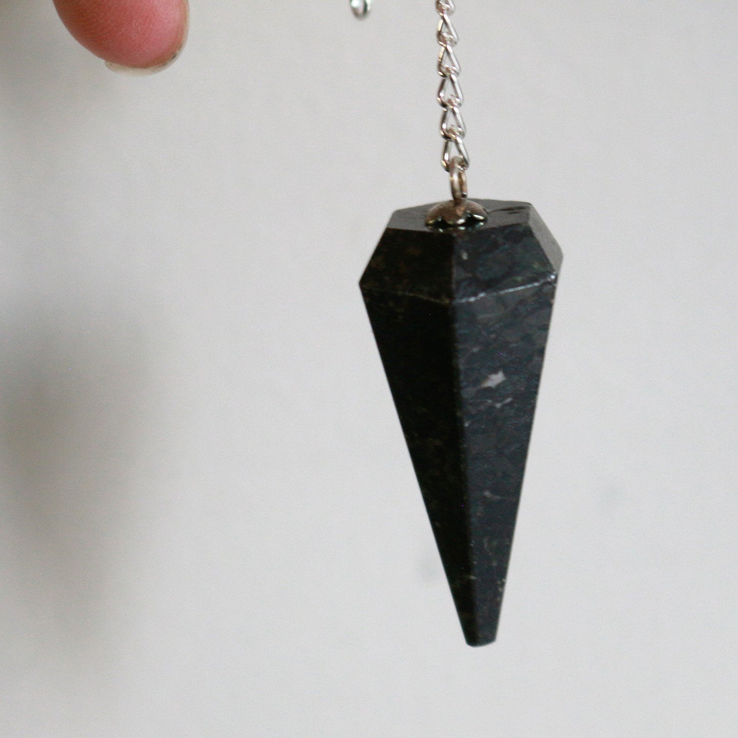 Pendulum | Nuummite