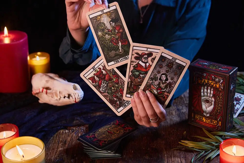 Tarot del Toro: A Tarot Deck and Guidebook