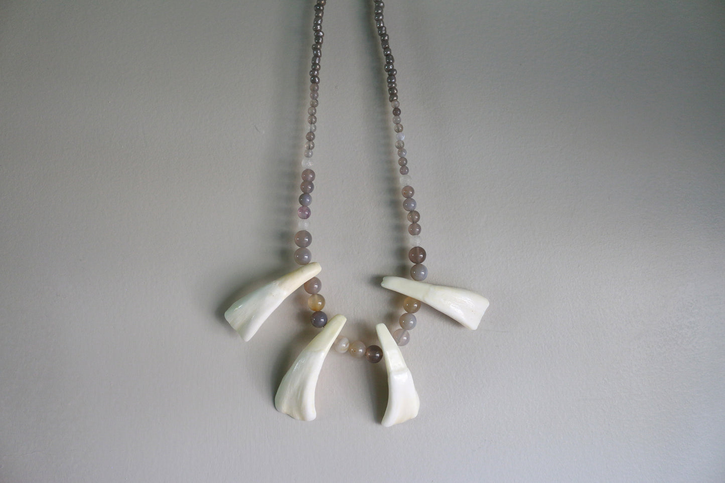 Delicate Agate Beaded Buffalo Teeth Statement Necklace