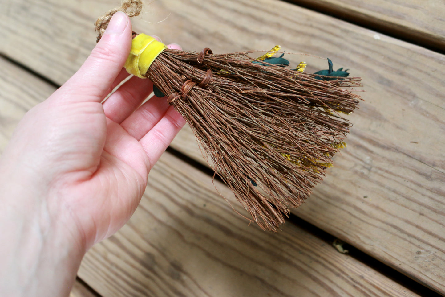 Sunshine Field - Witches Broom / Besom