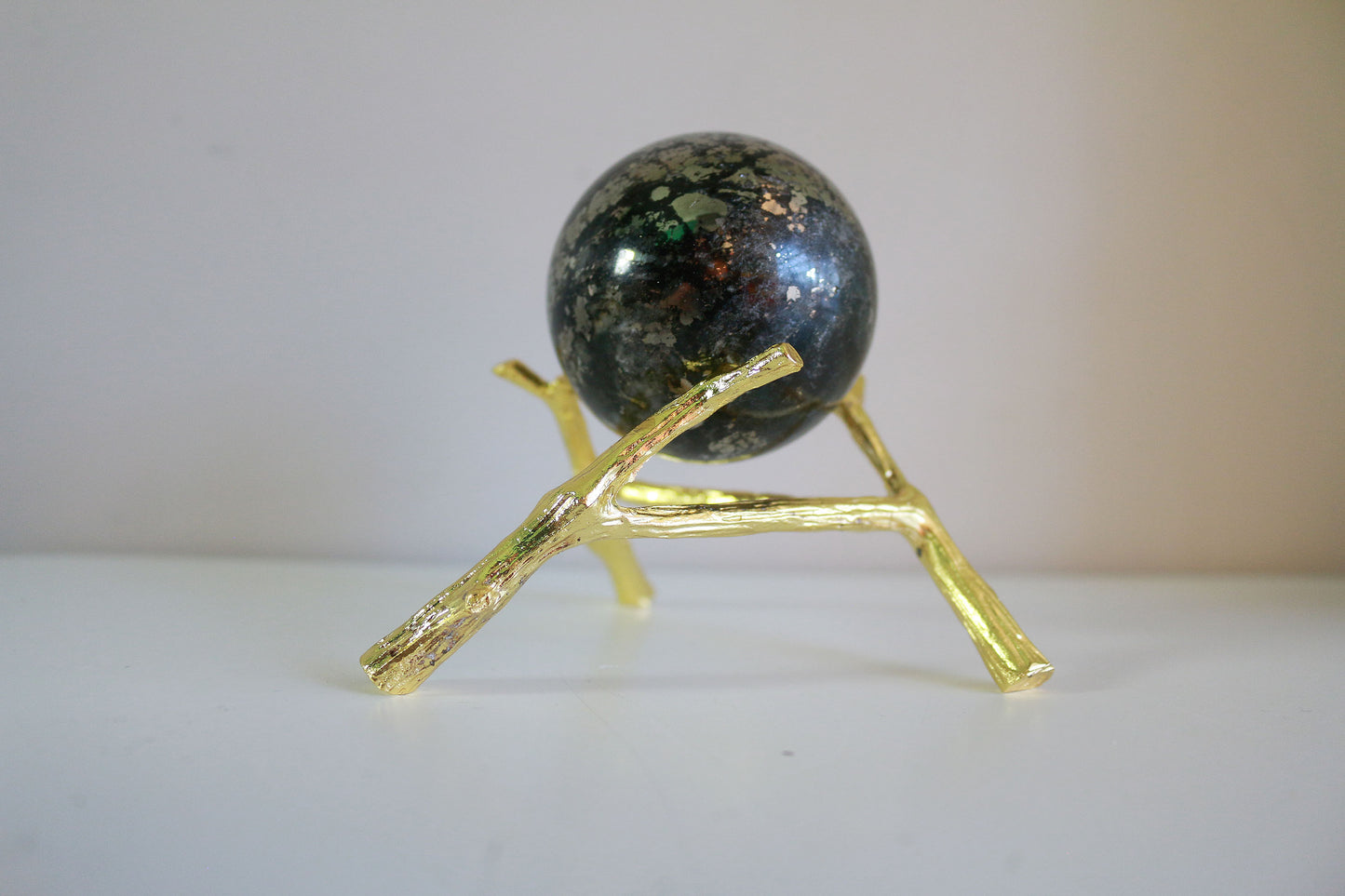 Twig Crystal Stand